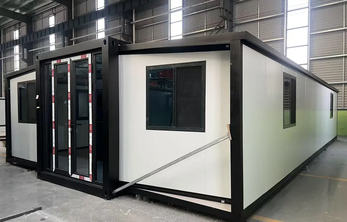 Casa container espandibile Casa Box da 40 piedi | Cornice nera e pannello bianco